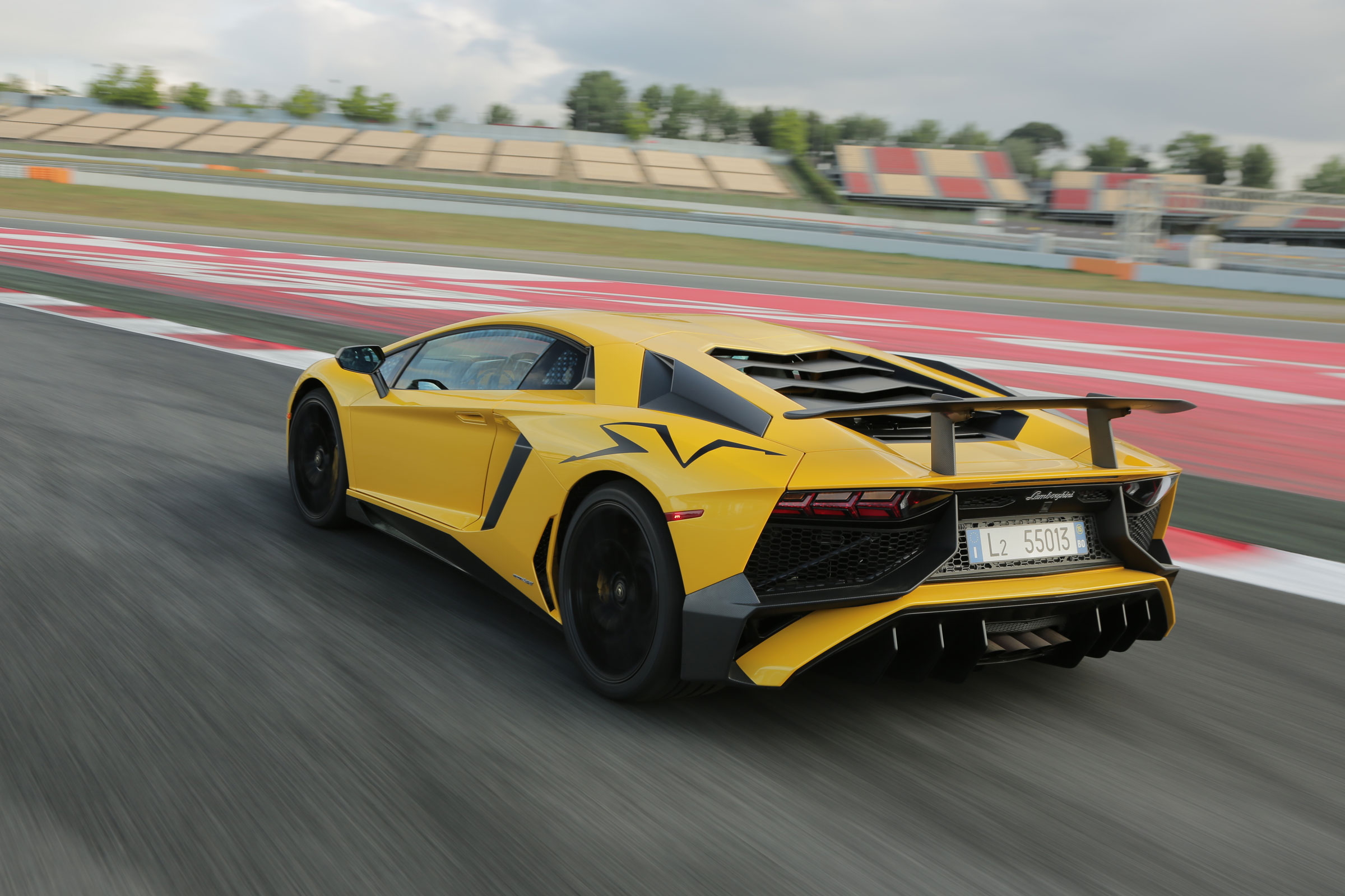 Lamborghini Aventador SV 2015 - rear track