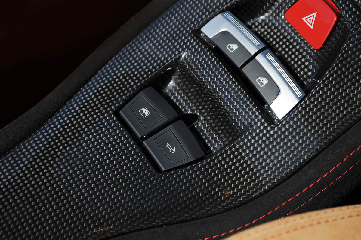 Ferrari 458 Spider buttons