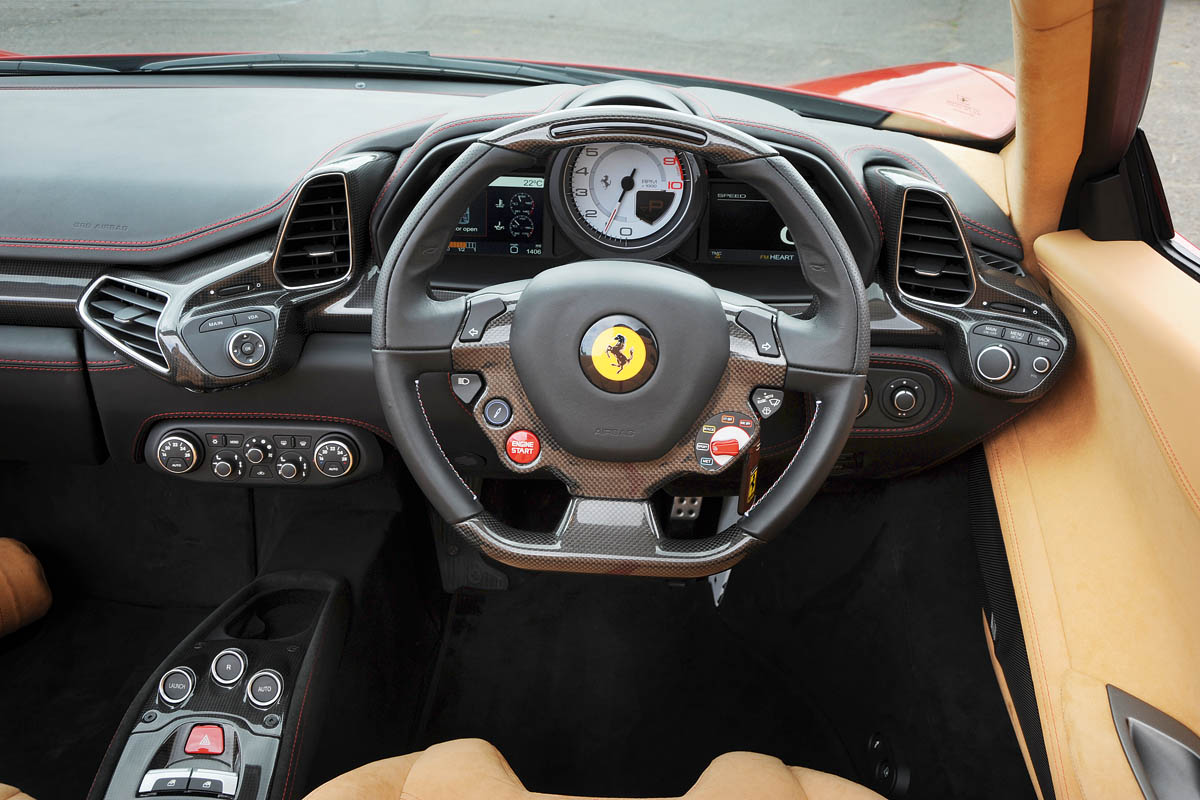 Ferrari 458 Spider dash