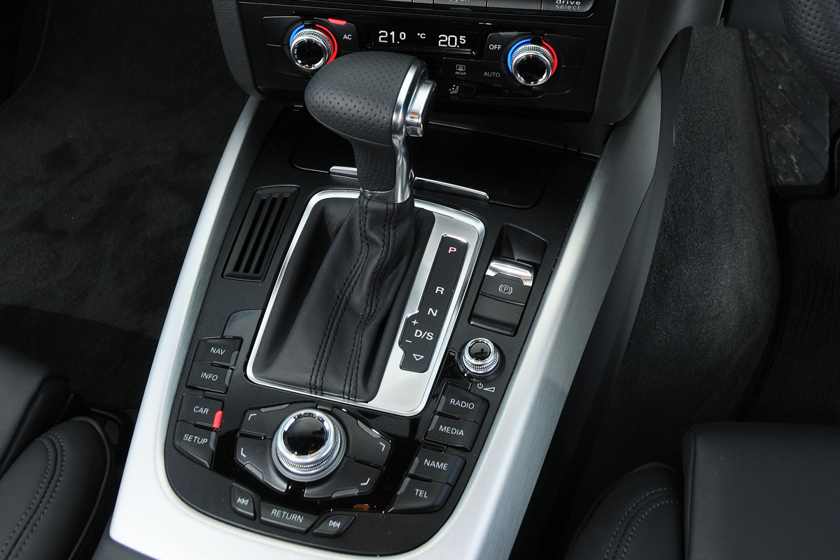 Audi Q5 interior detail
