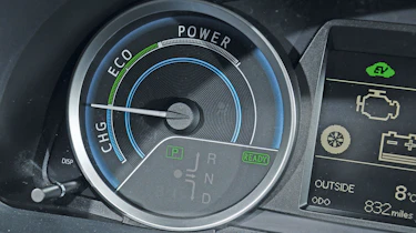 Toyota Auris Hybrid dial detail