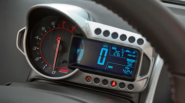 Chevrolet Aveo RS dials
