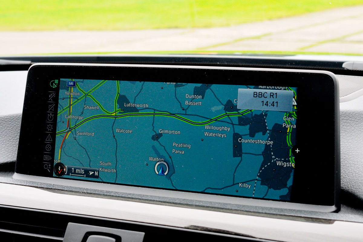 BMW 330d Touring interior screen