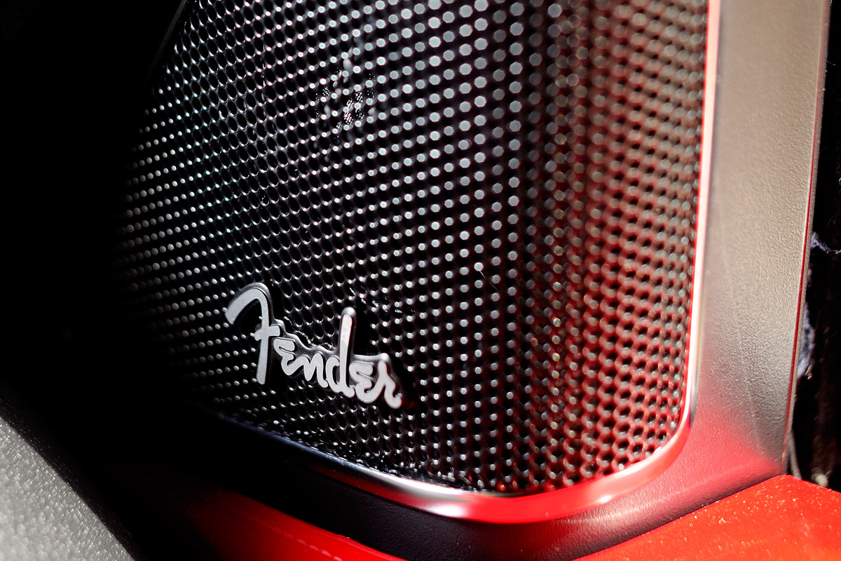 Volkswagen Beetle 2.0 TDI speaker