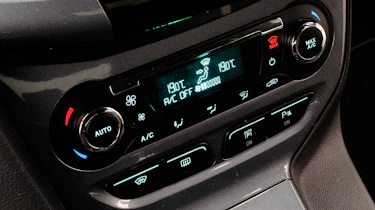 Ford Focus 2.0 TDCi Titanium interior detail