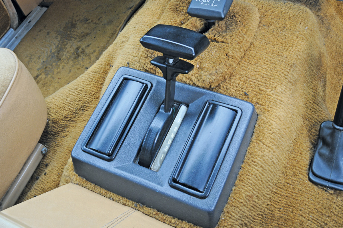 Range Rover MkI gearbox detail