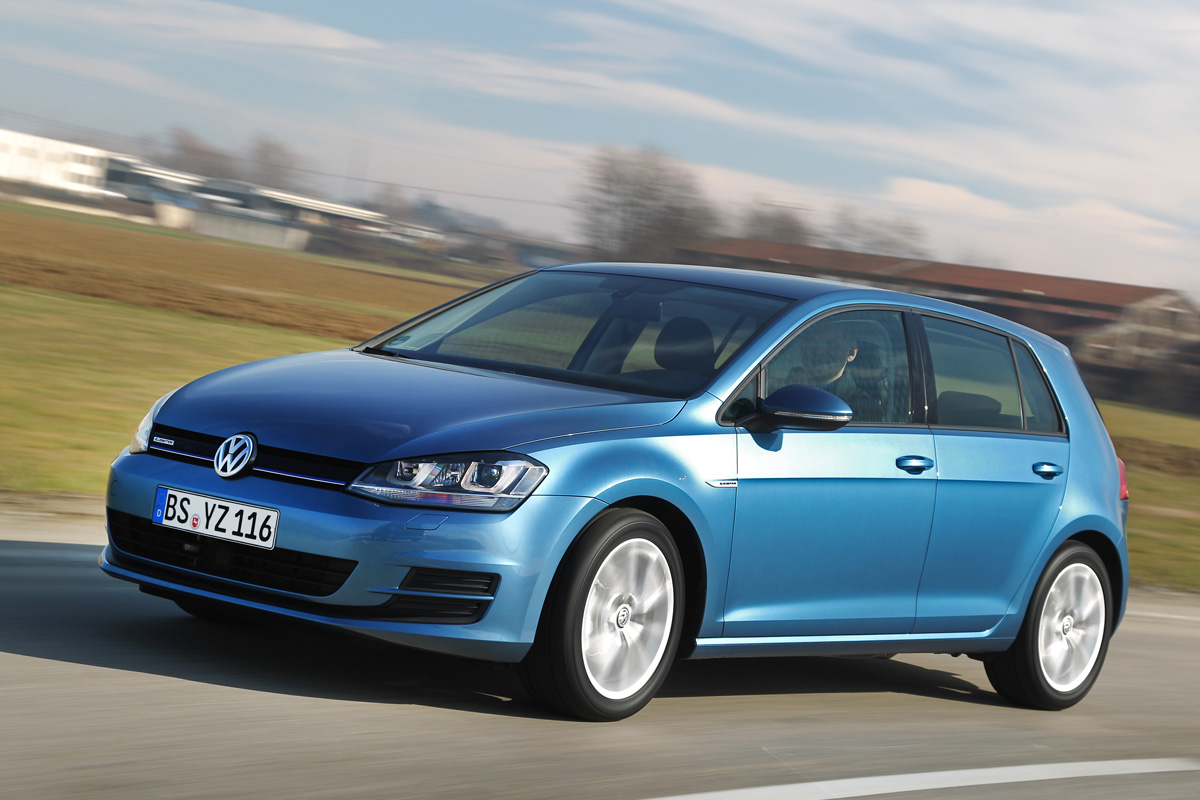 Volkswagen Golf BlueMotion front tracking