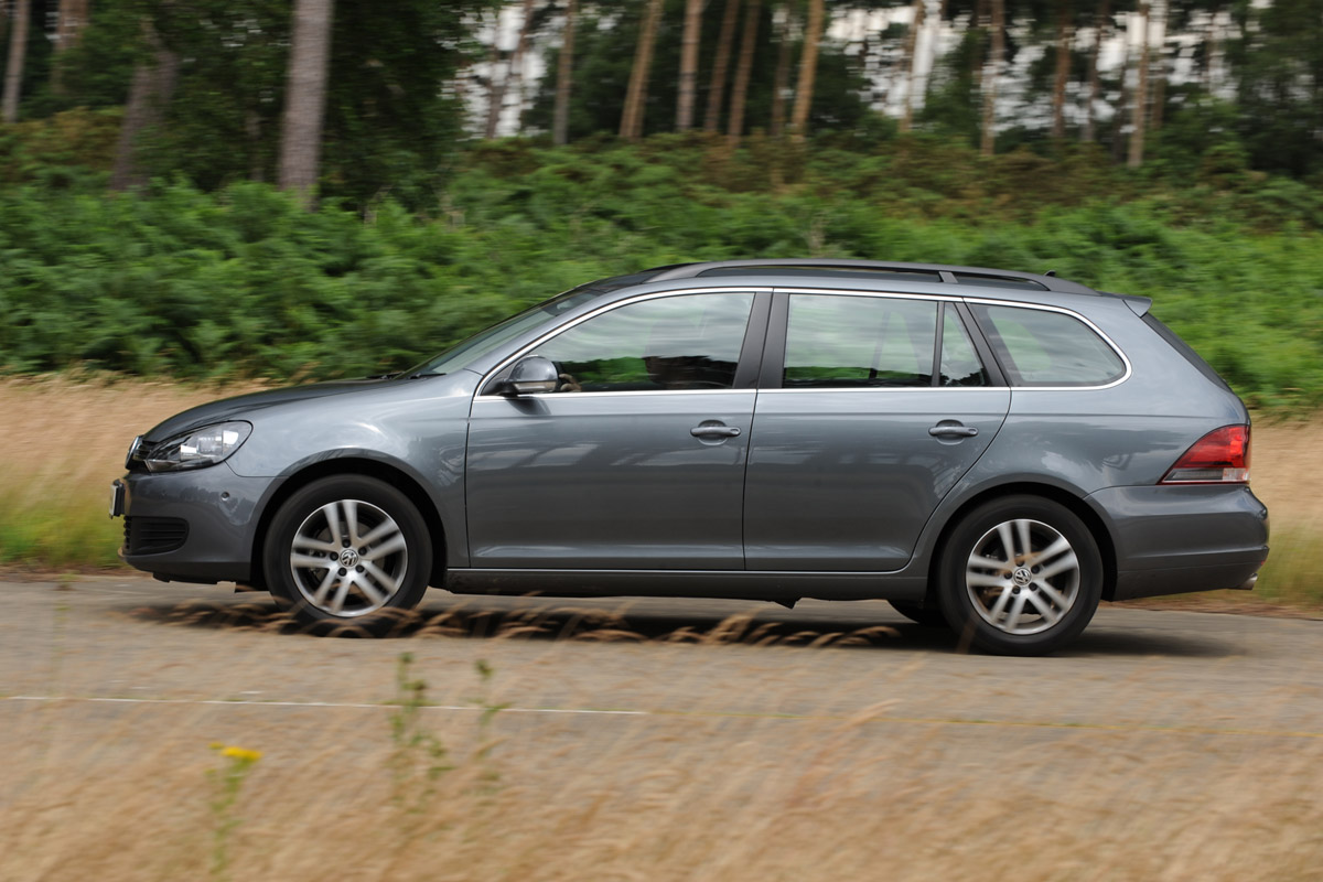 Volkswagen Golf Estate panning