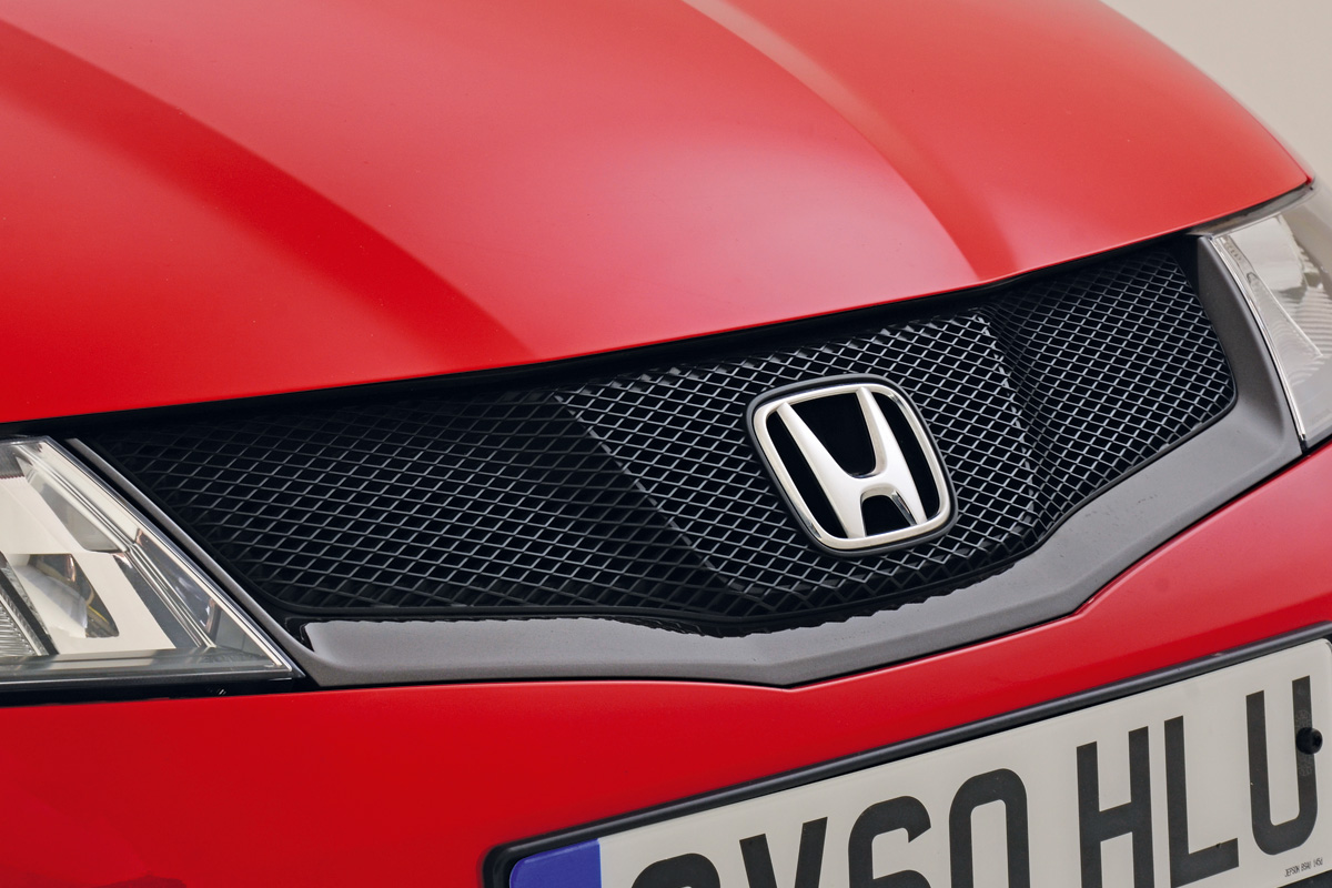 Honda Civic Mk8 - grille detail