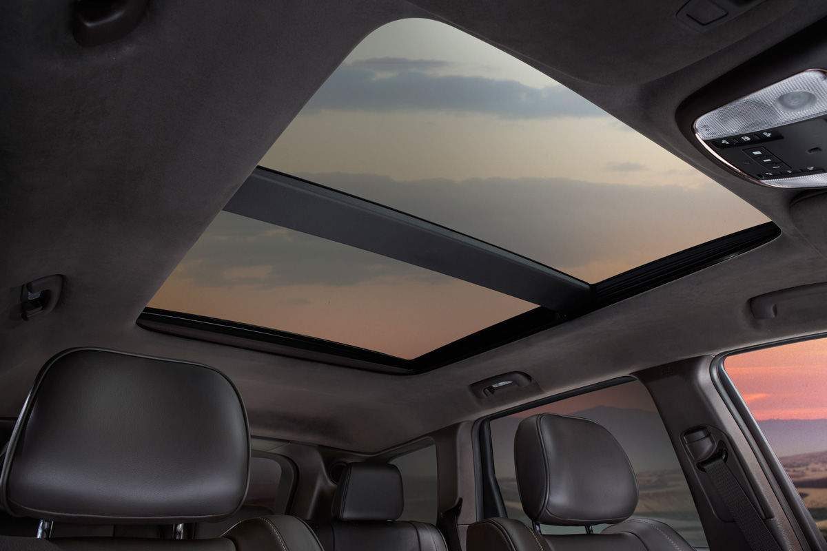 Jeep Grand Cherokee sunroof detail