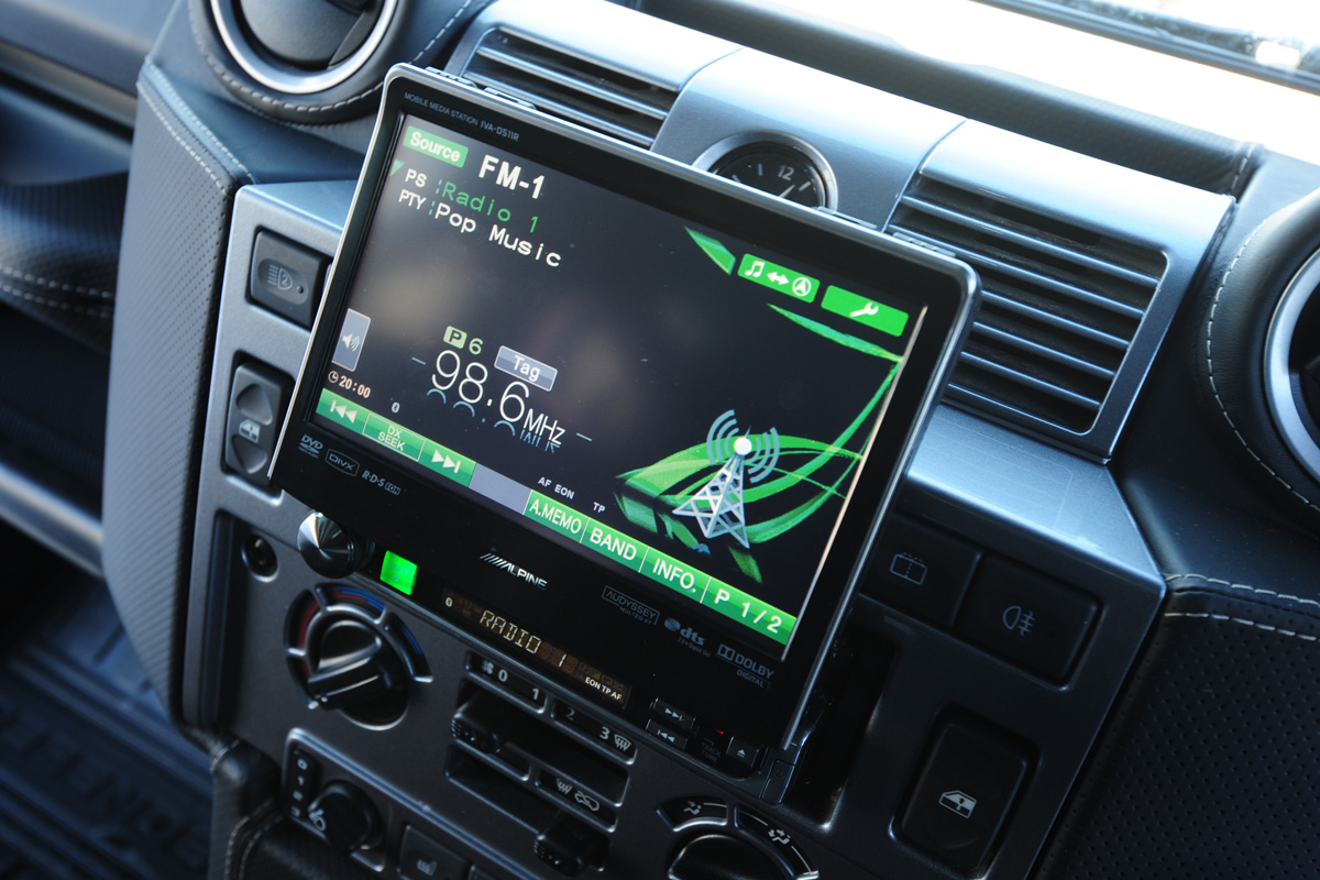 Twisted Defender interior screen