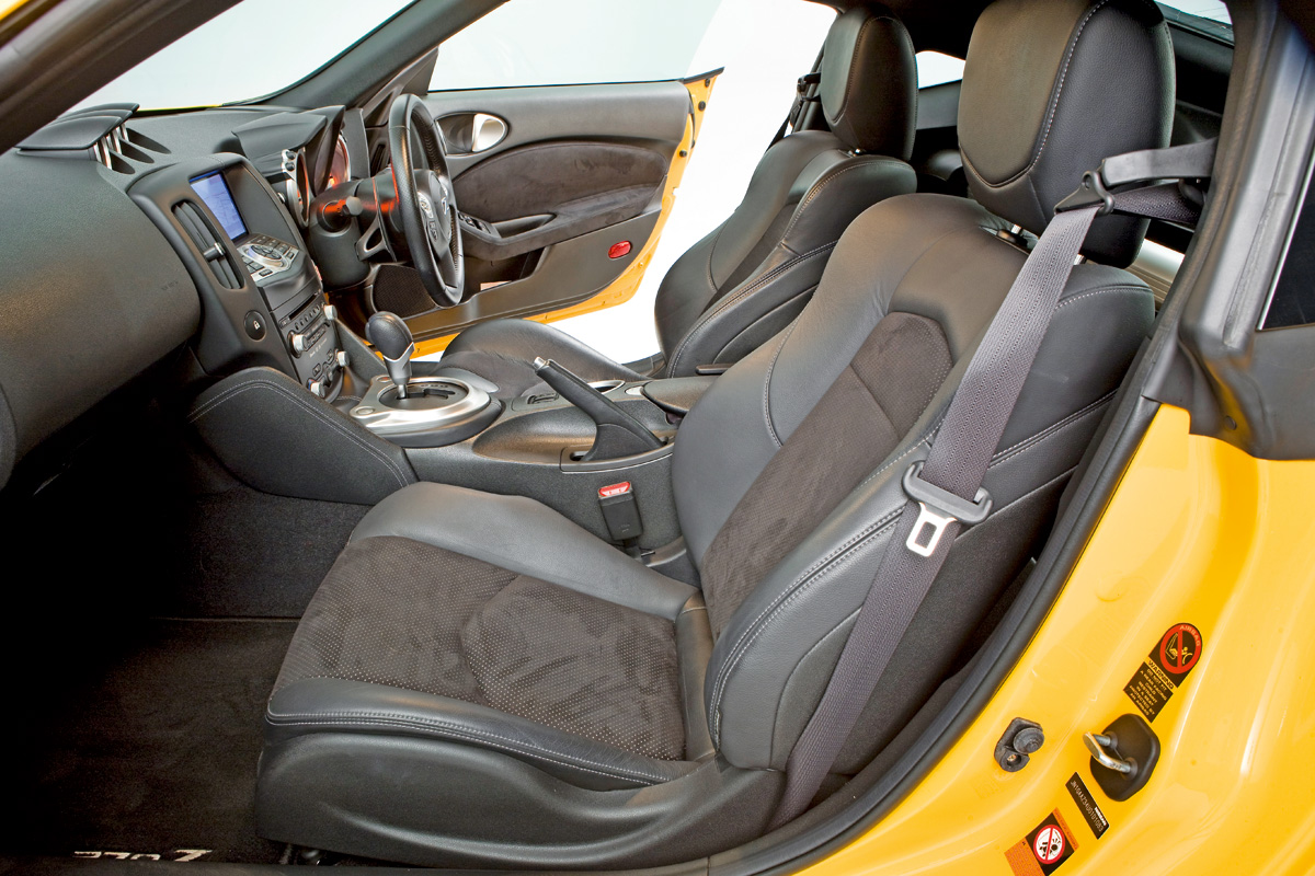 Nissan 370Z seats