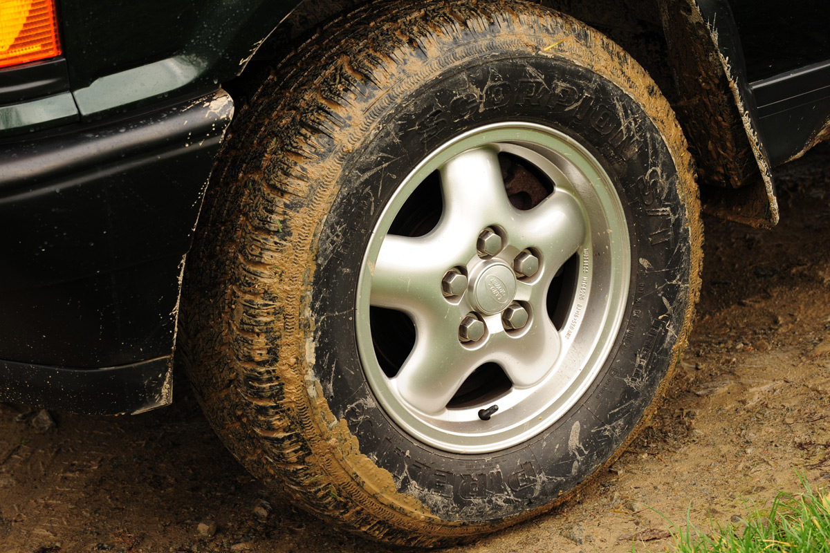 Range Rover MkII wheel detail