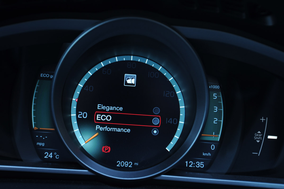 Volvo V40 dial detail