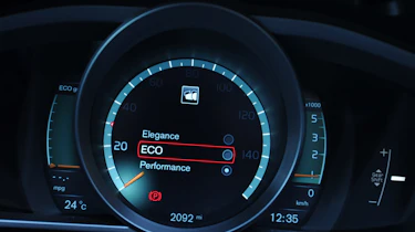 Volvo V40 dial detail