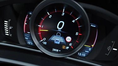 Volvo V40 D3 dials