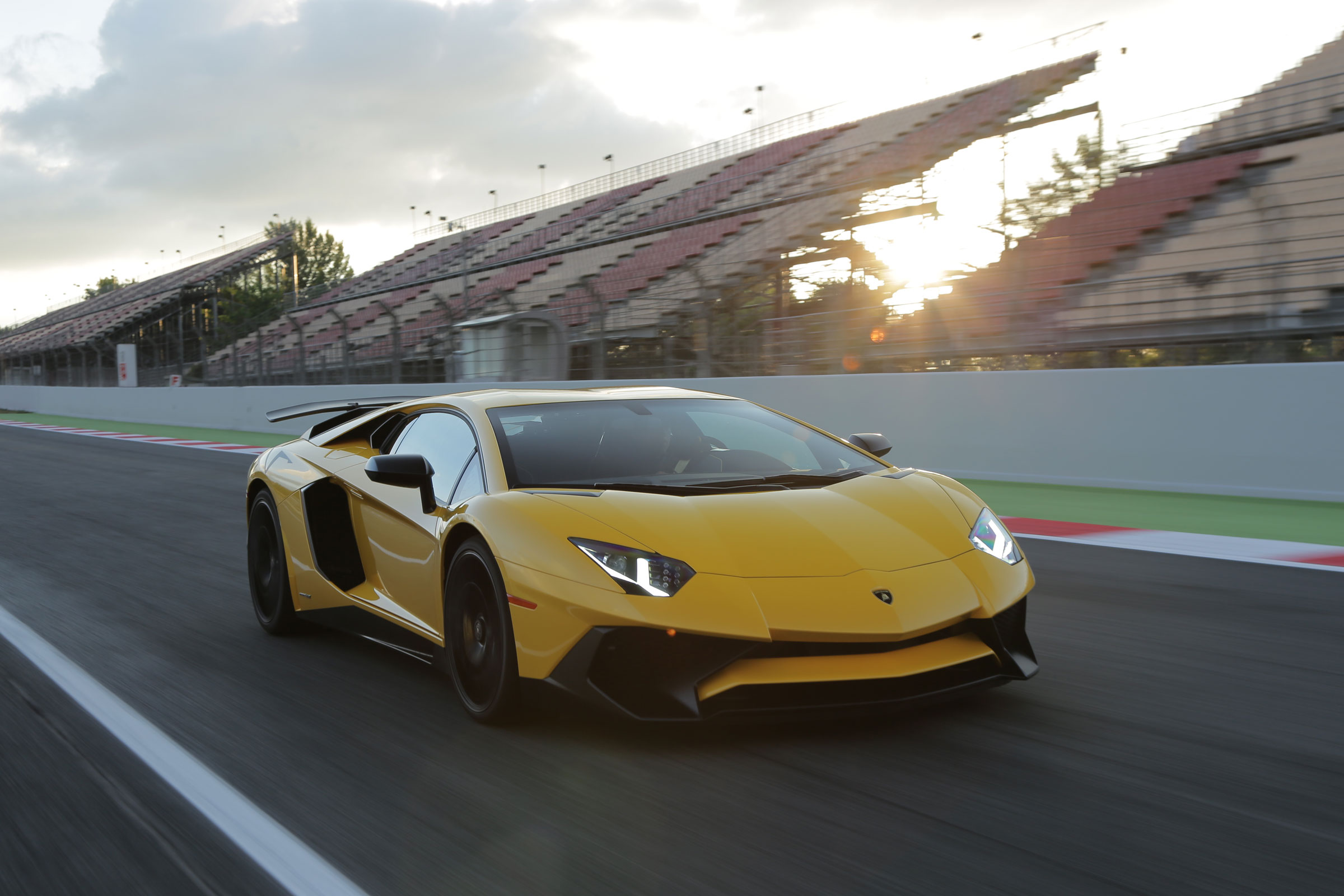 Lamborghini Aventador SV 2015 - front