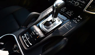 Porsche Cayenne Turbo - front tracking