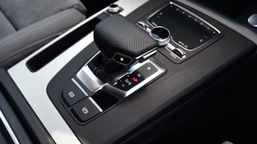 Lexus RC F Carbon Edition - bonnet