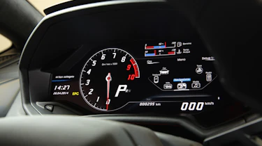 Lamborghini Huracan LP 610-4 2014 dials