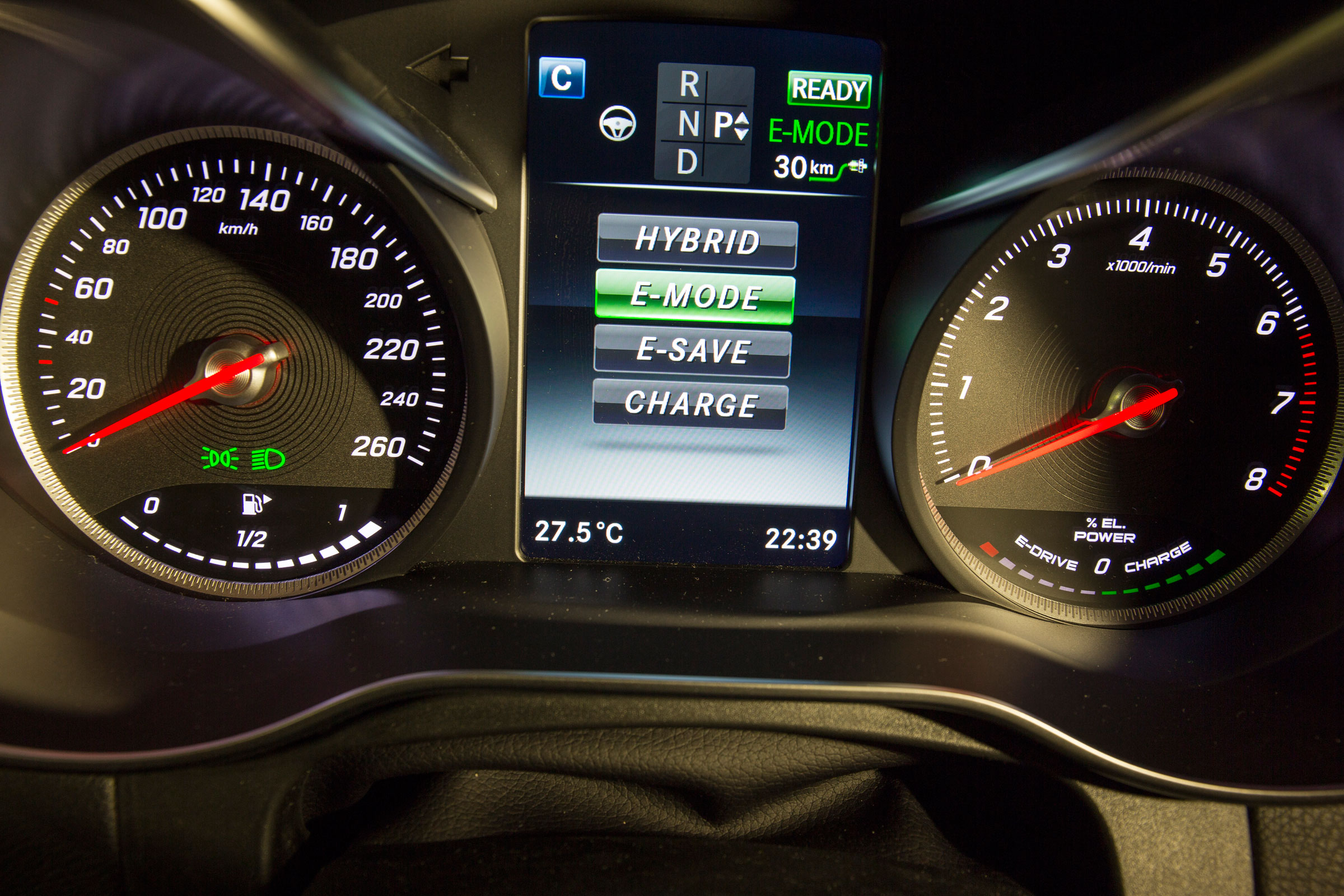 Mercedes GLC 350e - instruments
