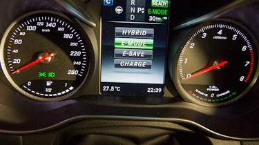 Mercedes GLC 350e - instruments