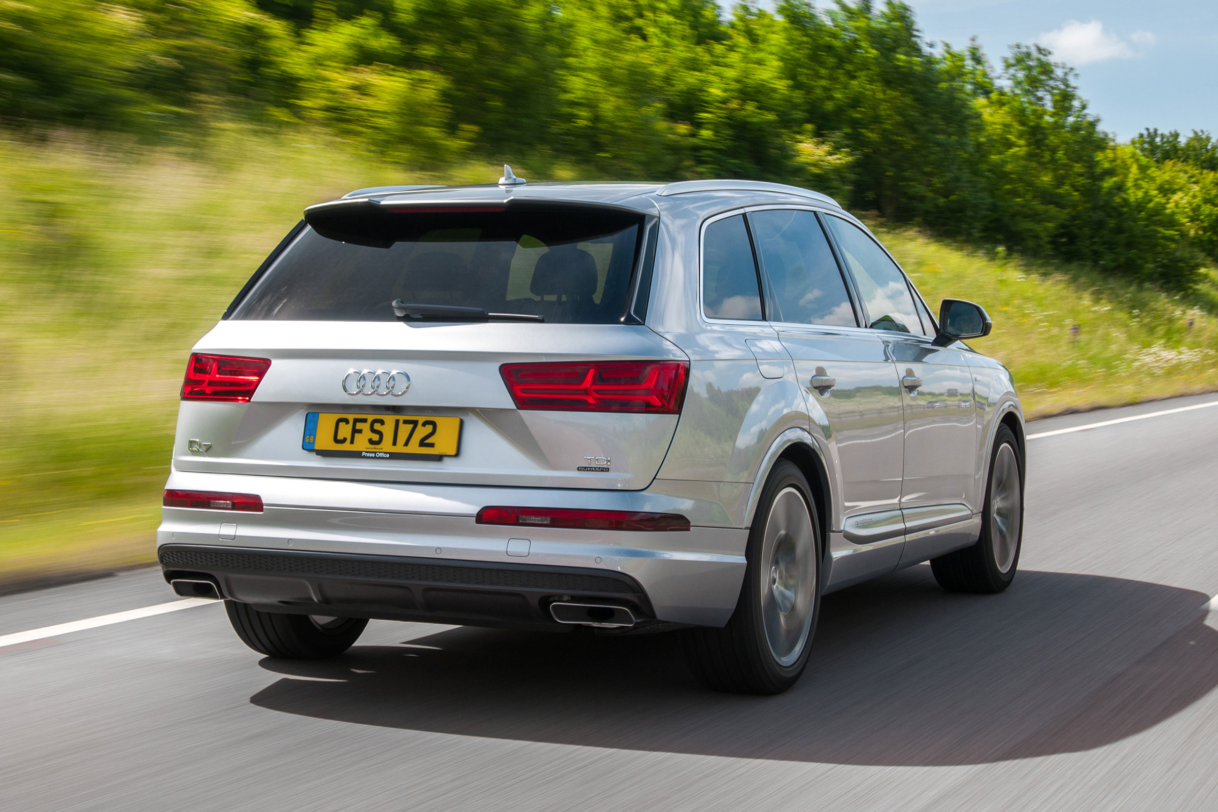 Audi Q7 - rear tracking
