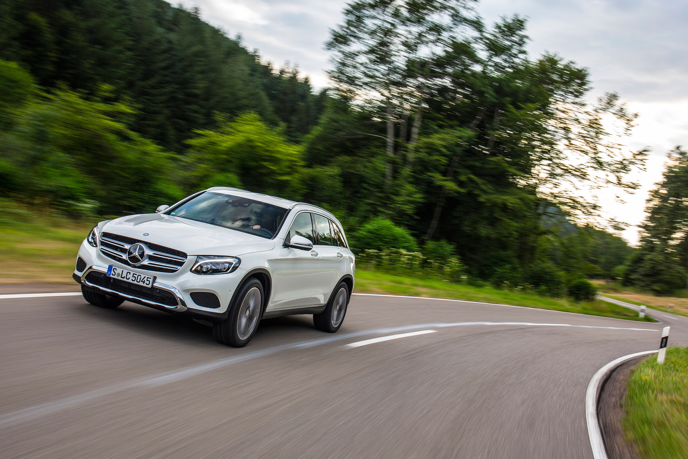 Mercedes GLC 350e - front tracking