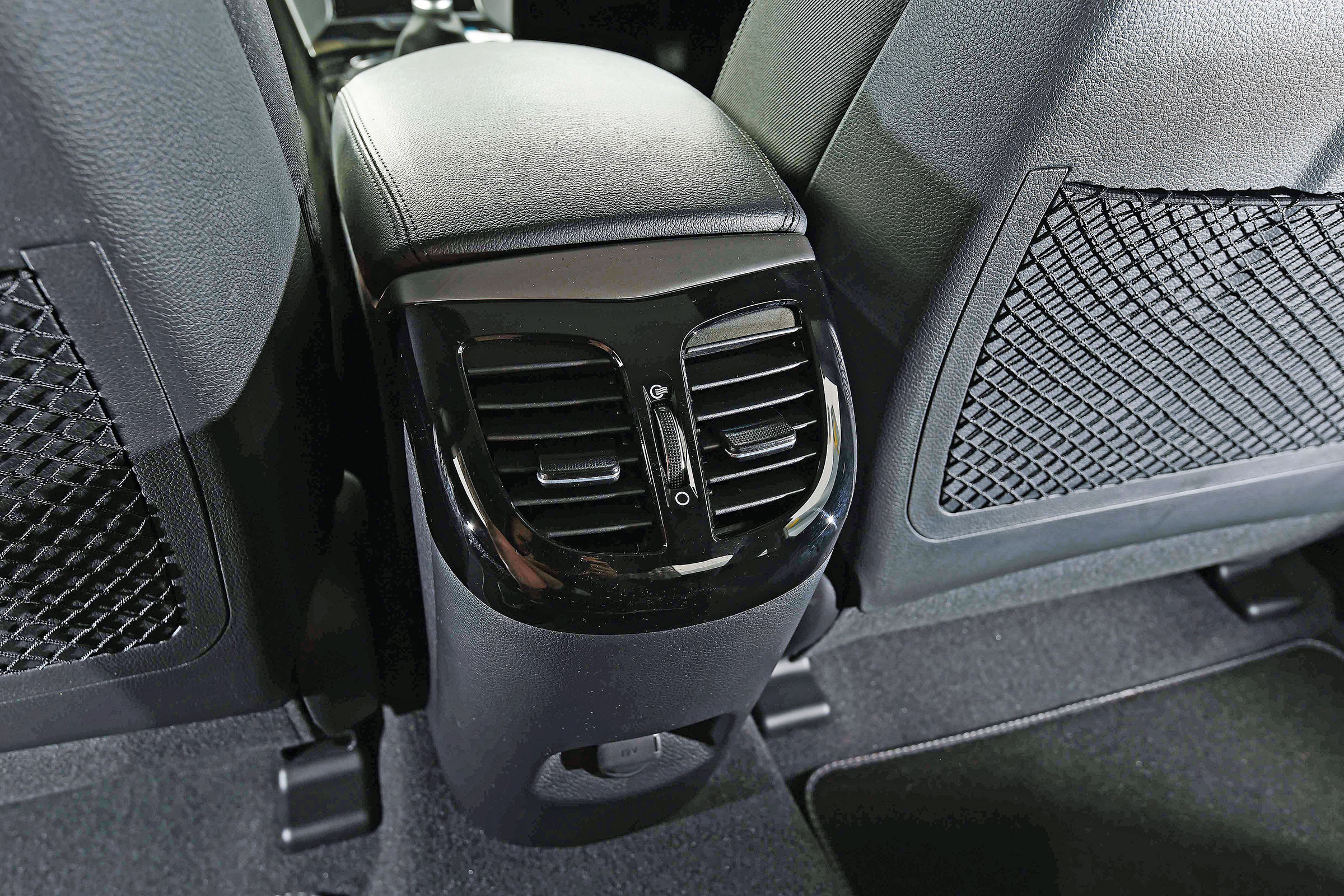 Hyundai i40 - rear vents