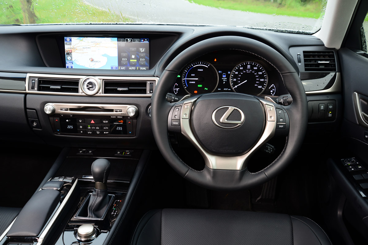 Lexus GS 300h Luxury interior