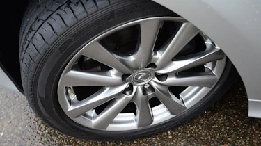Lexus GS 300h Luxury wheel