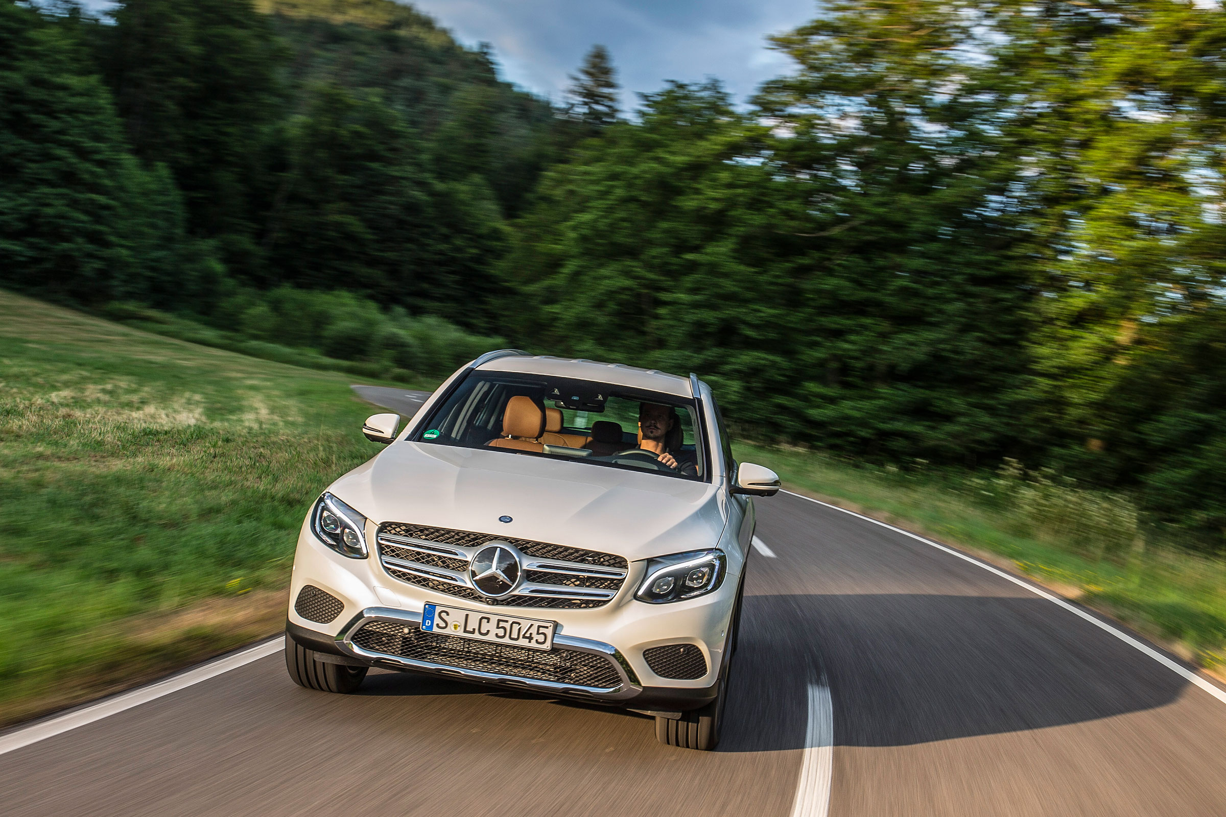 Mercedes GLC 350e - head on