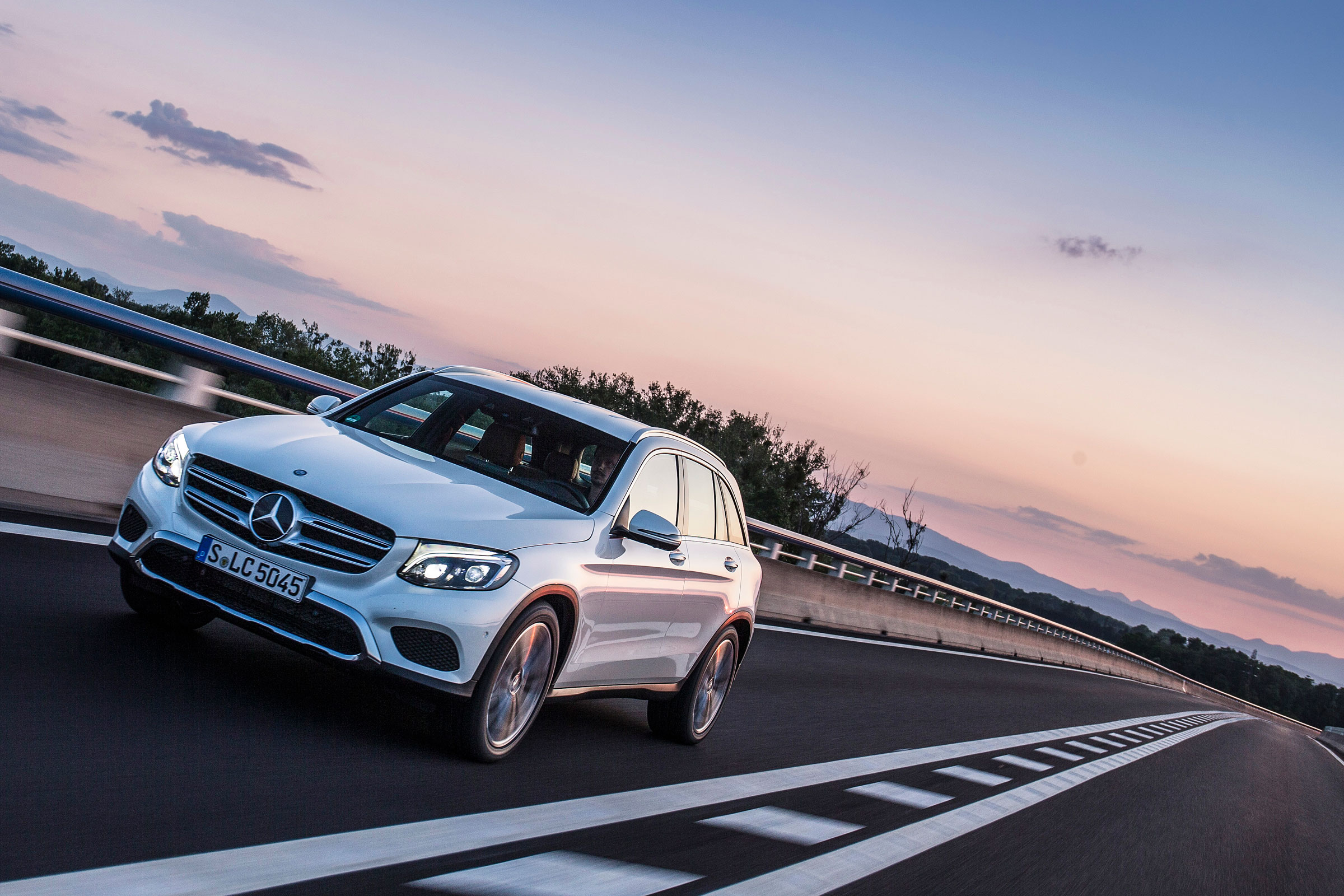 Mercedes GLC 350e - driving
