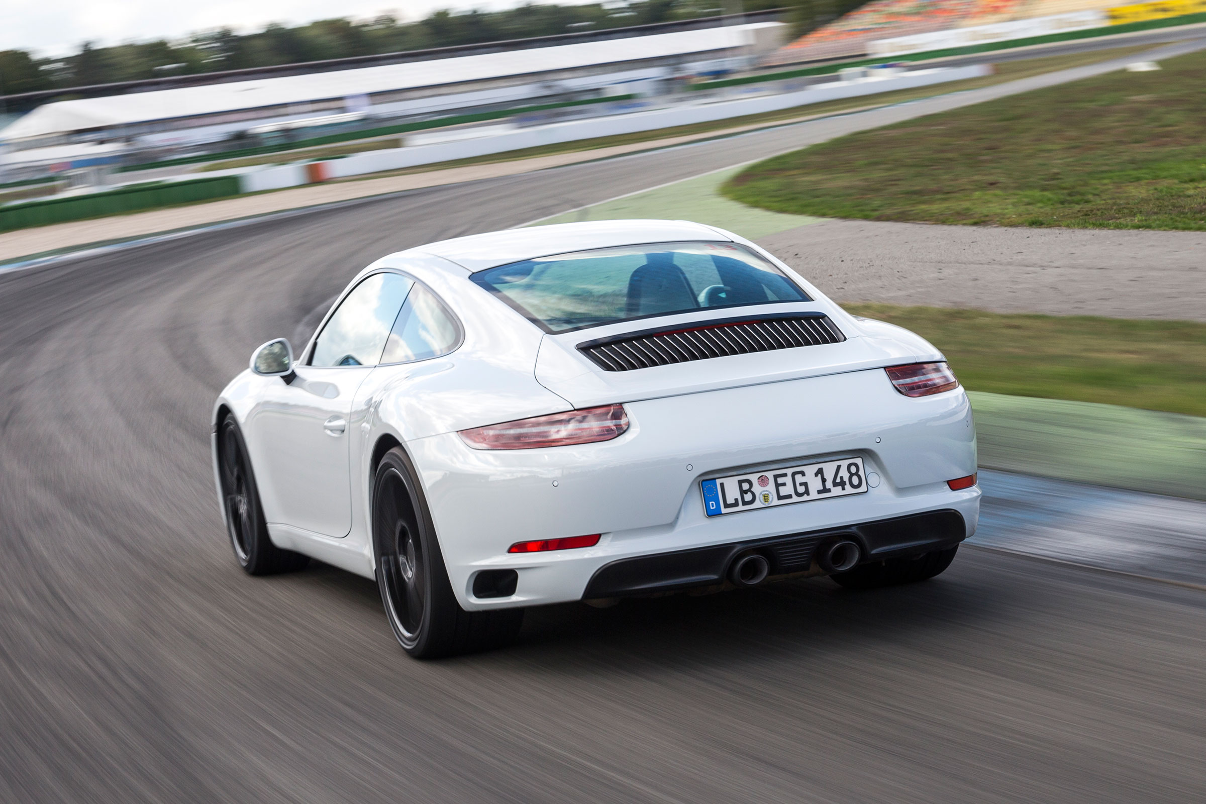 Porsche 911 - rear action