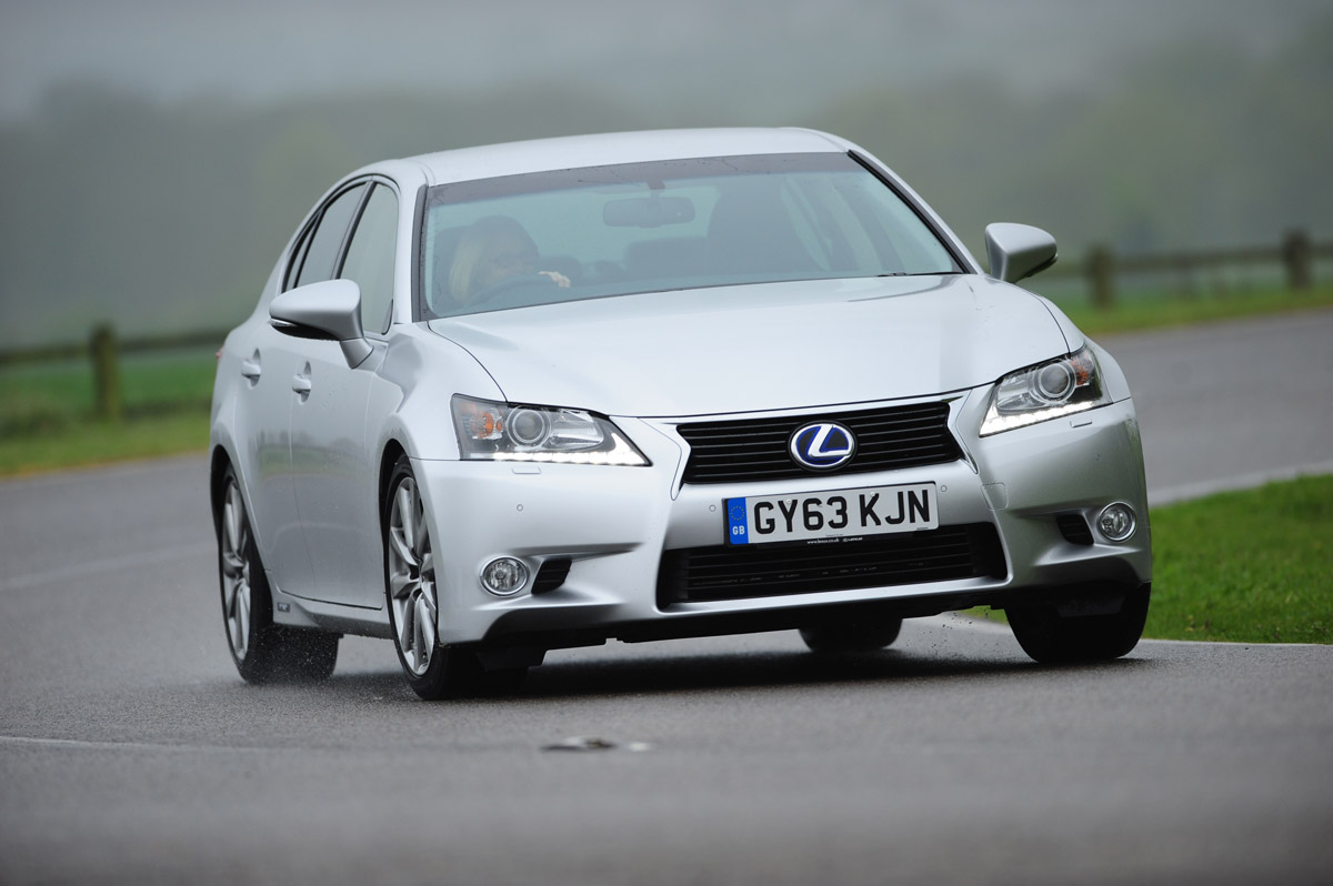 Lexus GS 300h Luxury action