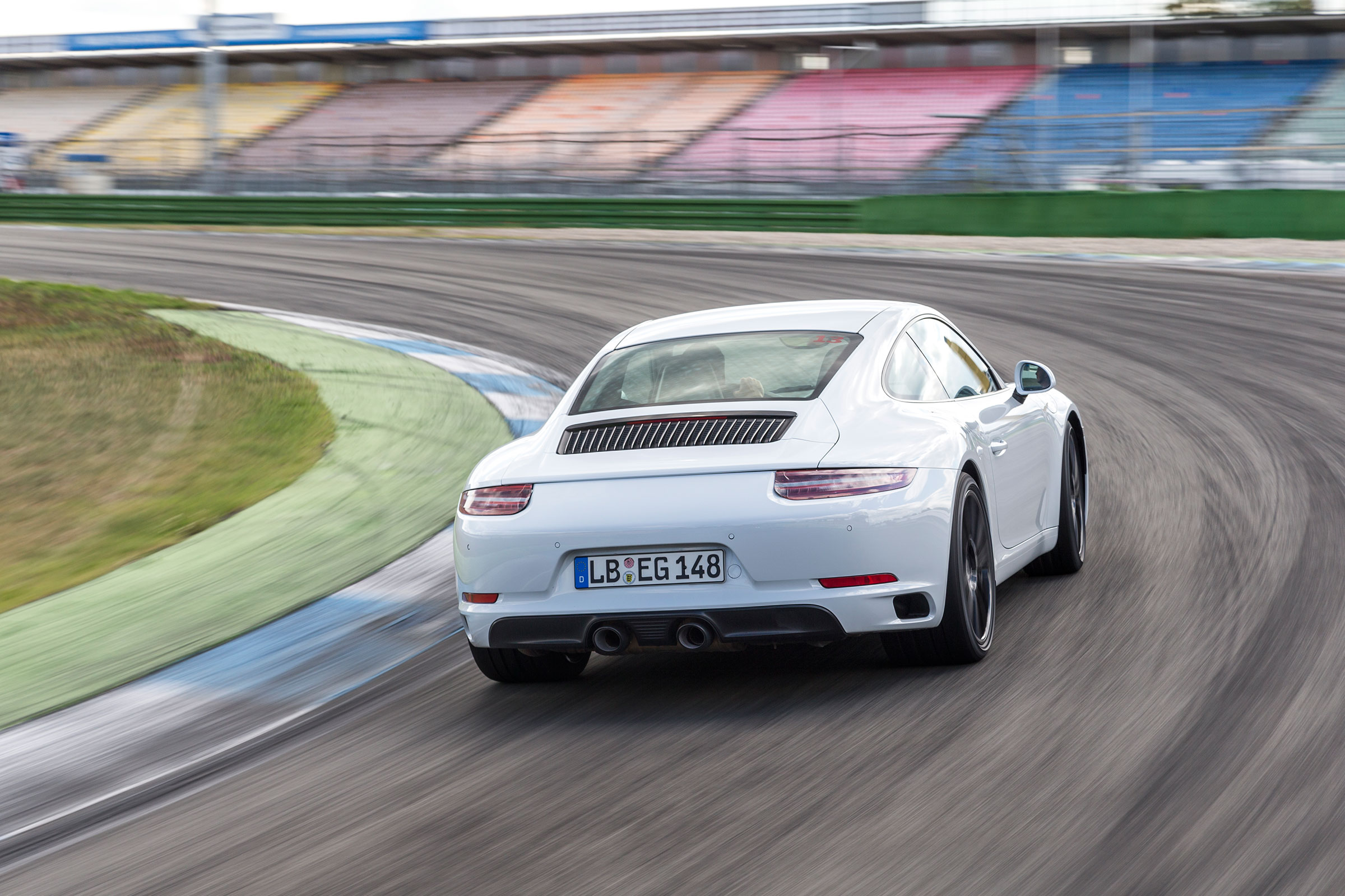 Porsche 911 - rear cornering