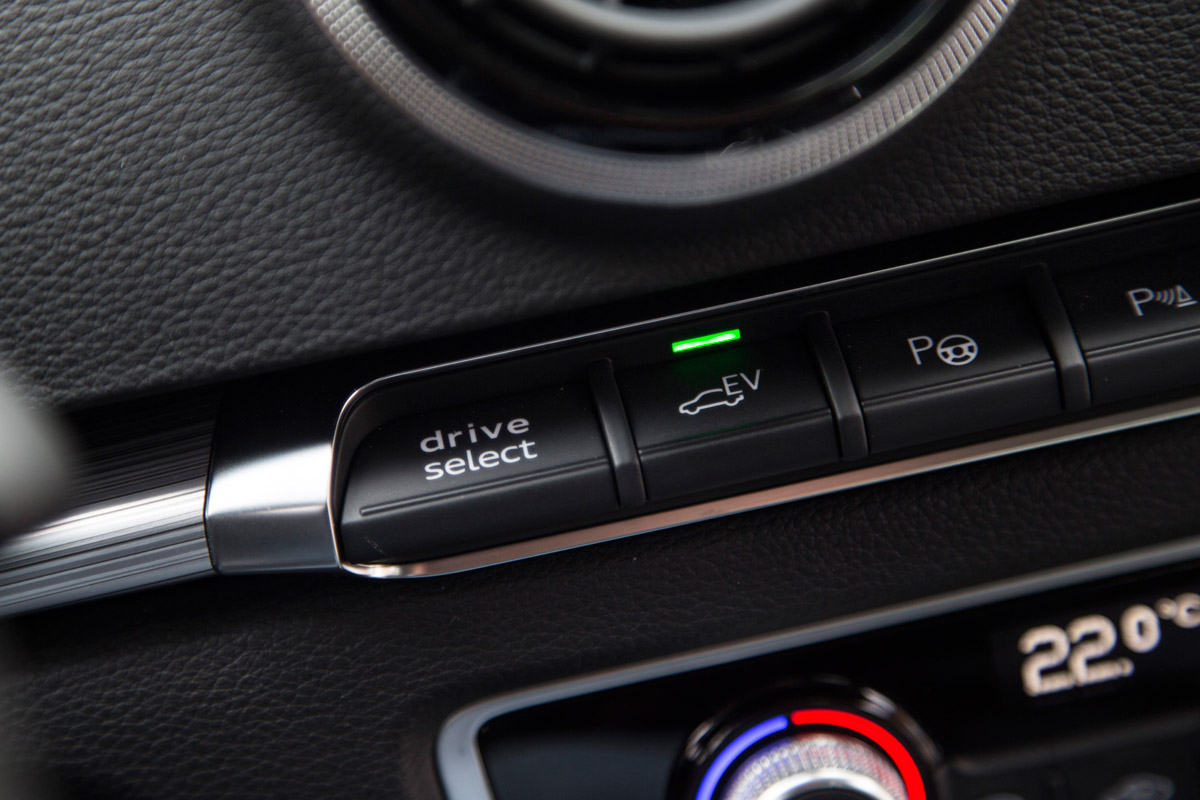 Audi A3 e-tron Sportback buttons
