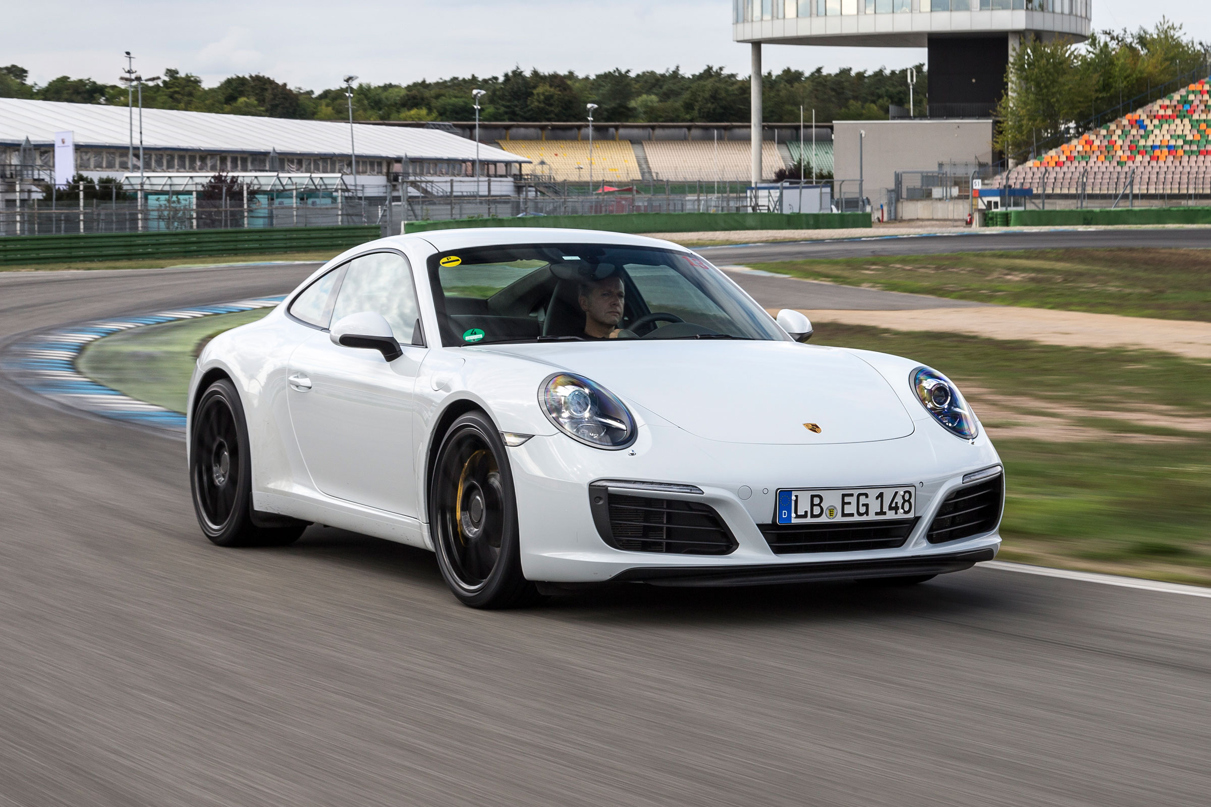 Porsche 911 - front tracking