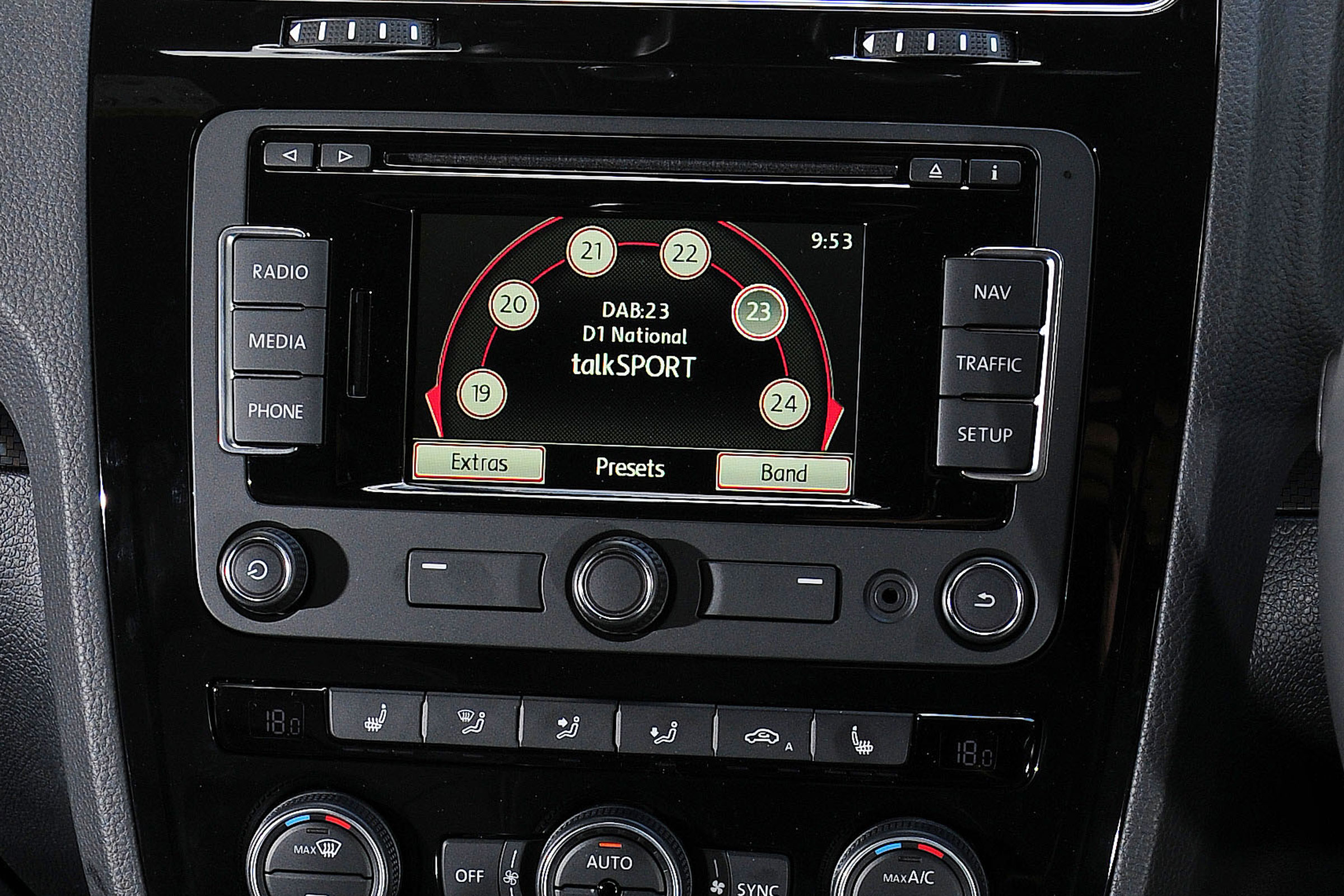 VW Scirocco R-Line - infotainment display