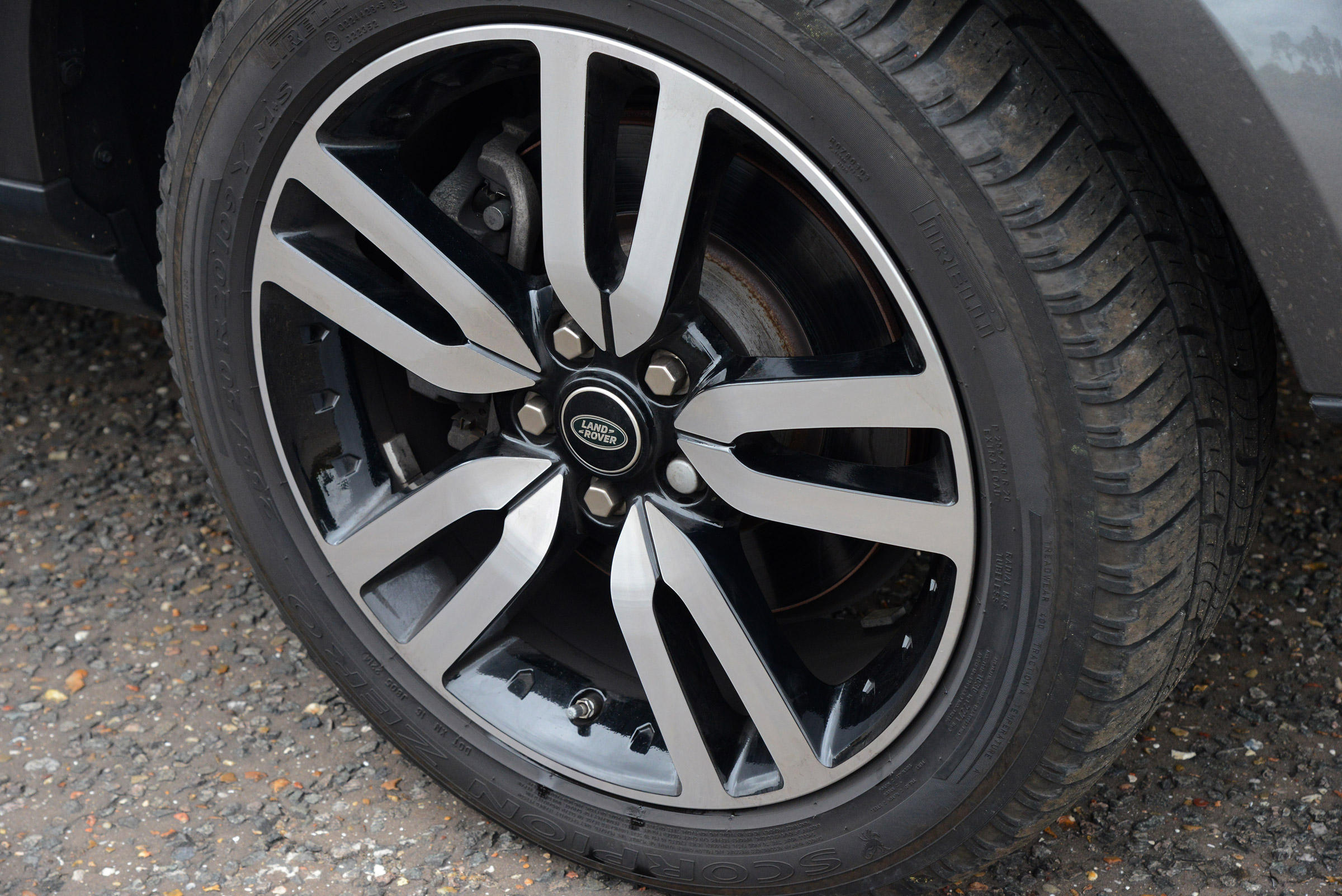 Land Rover Discovery wheel