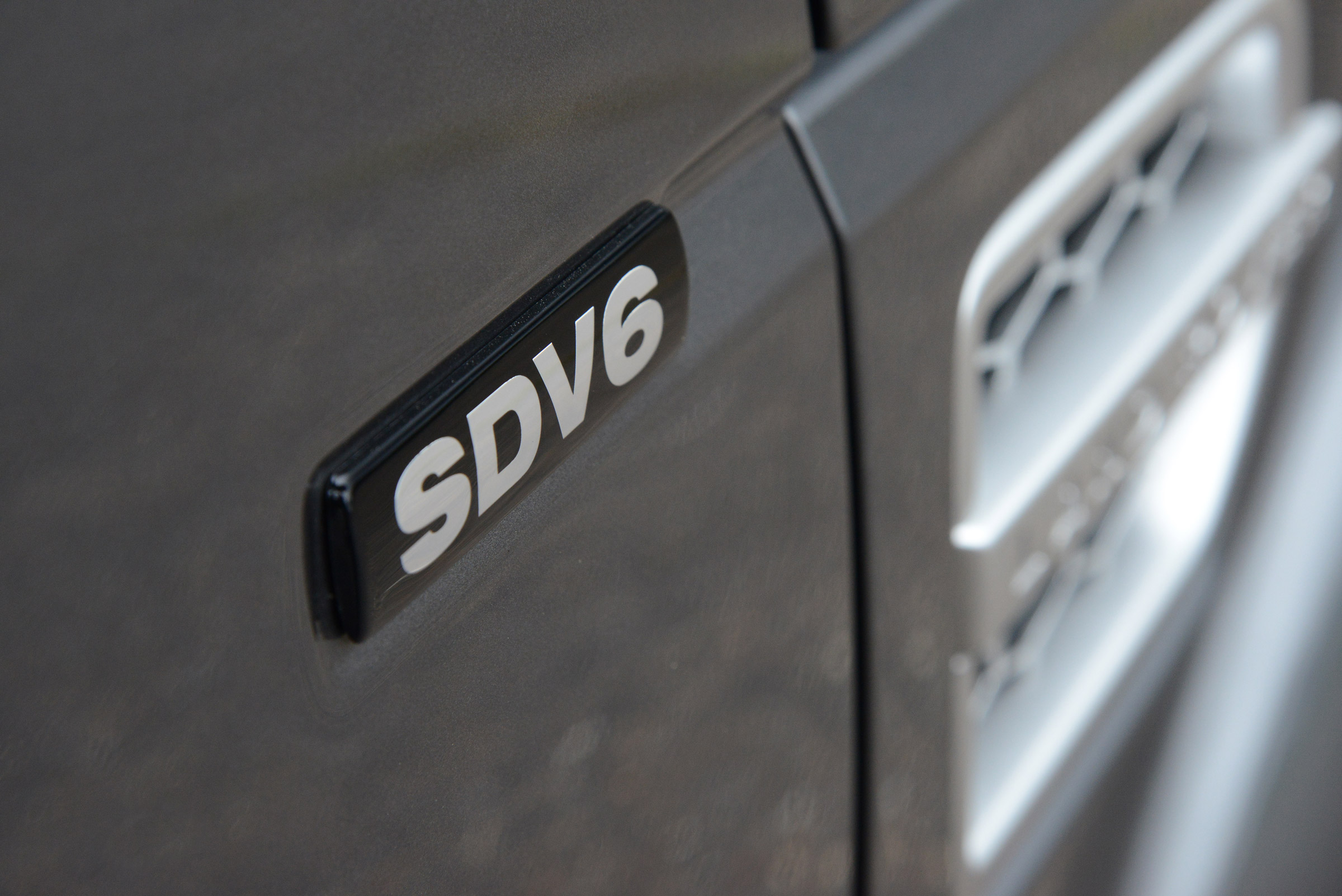 Land Rover Discovery badge