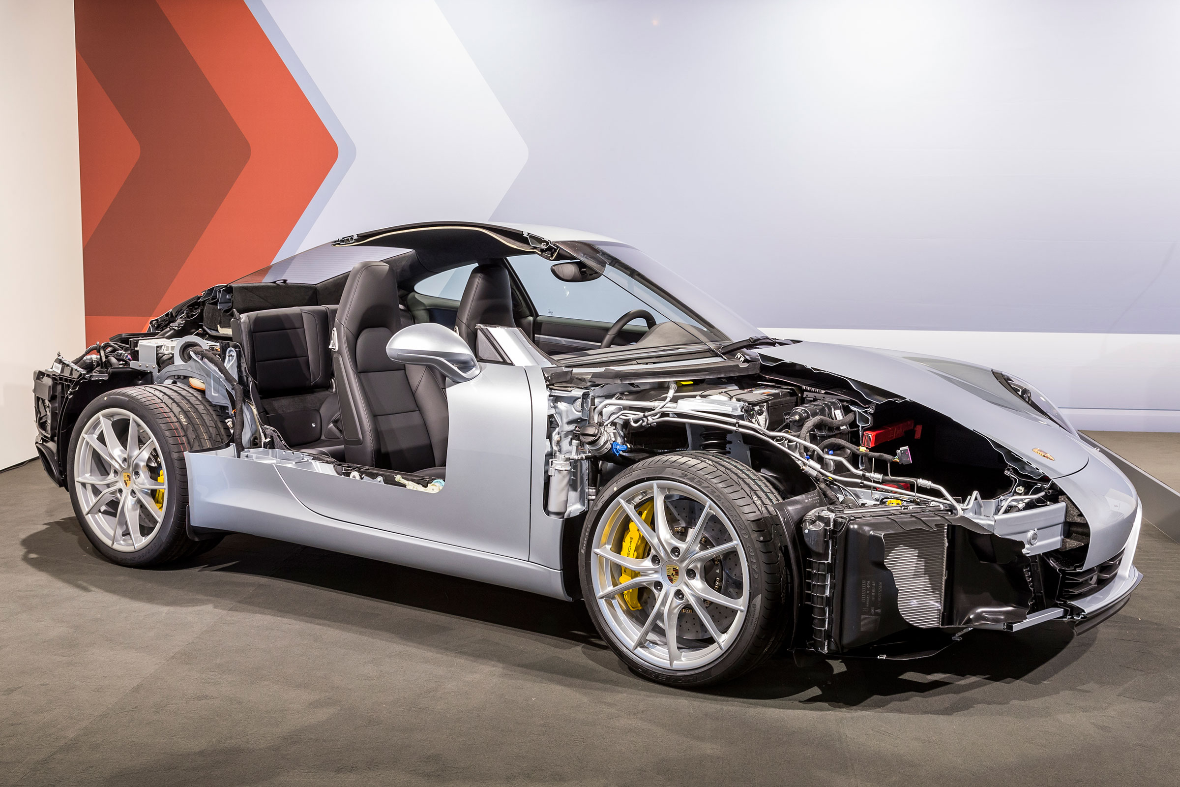Porsche 911 - cutaway