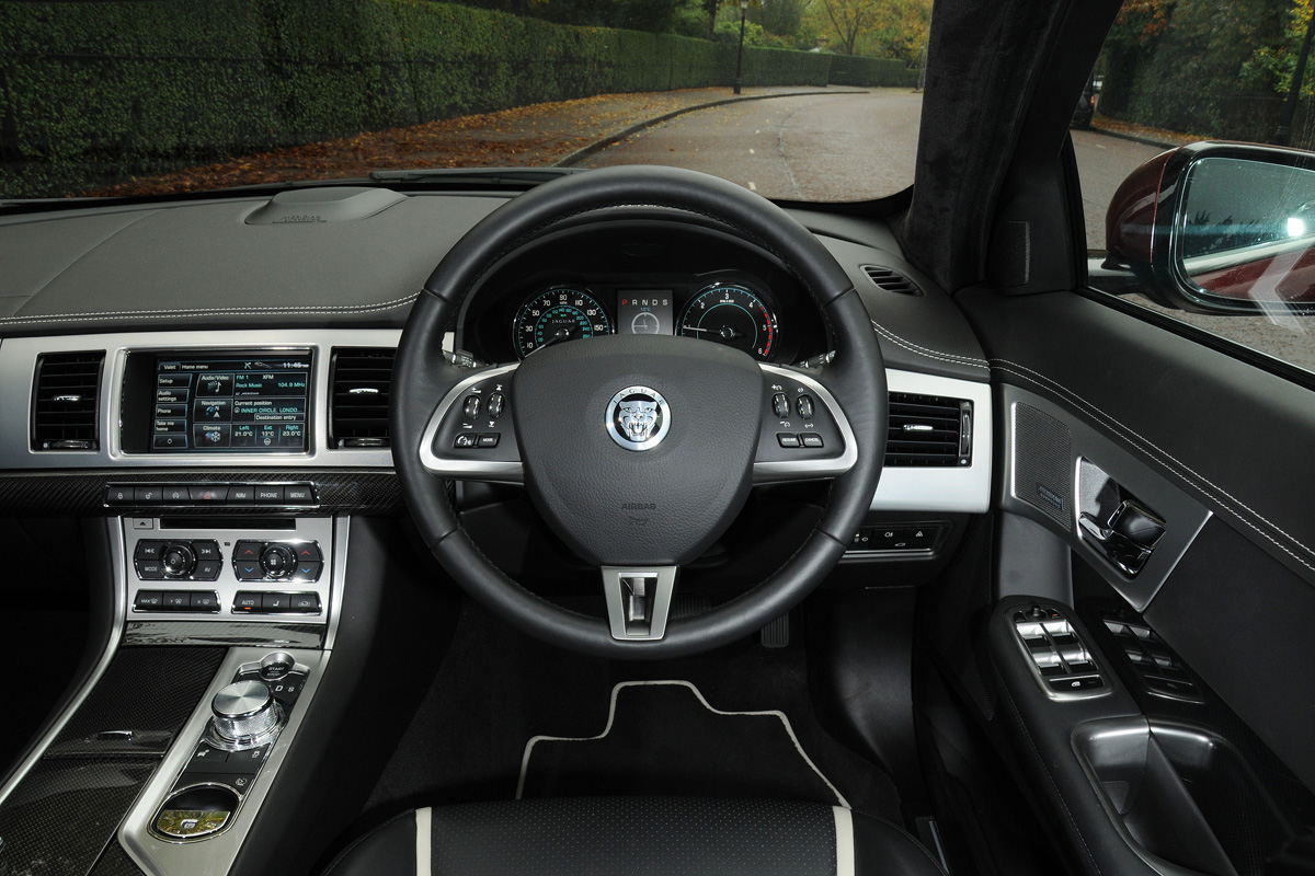 Jaguar XF Sportbrake interior