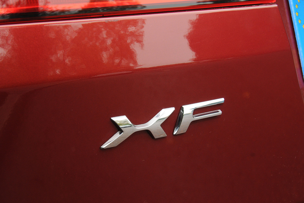 Jaguar XF Sportbrake badge