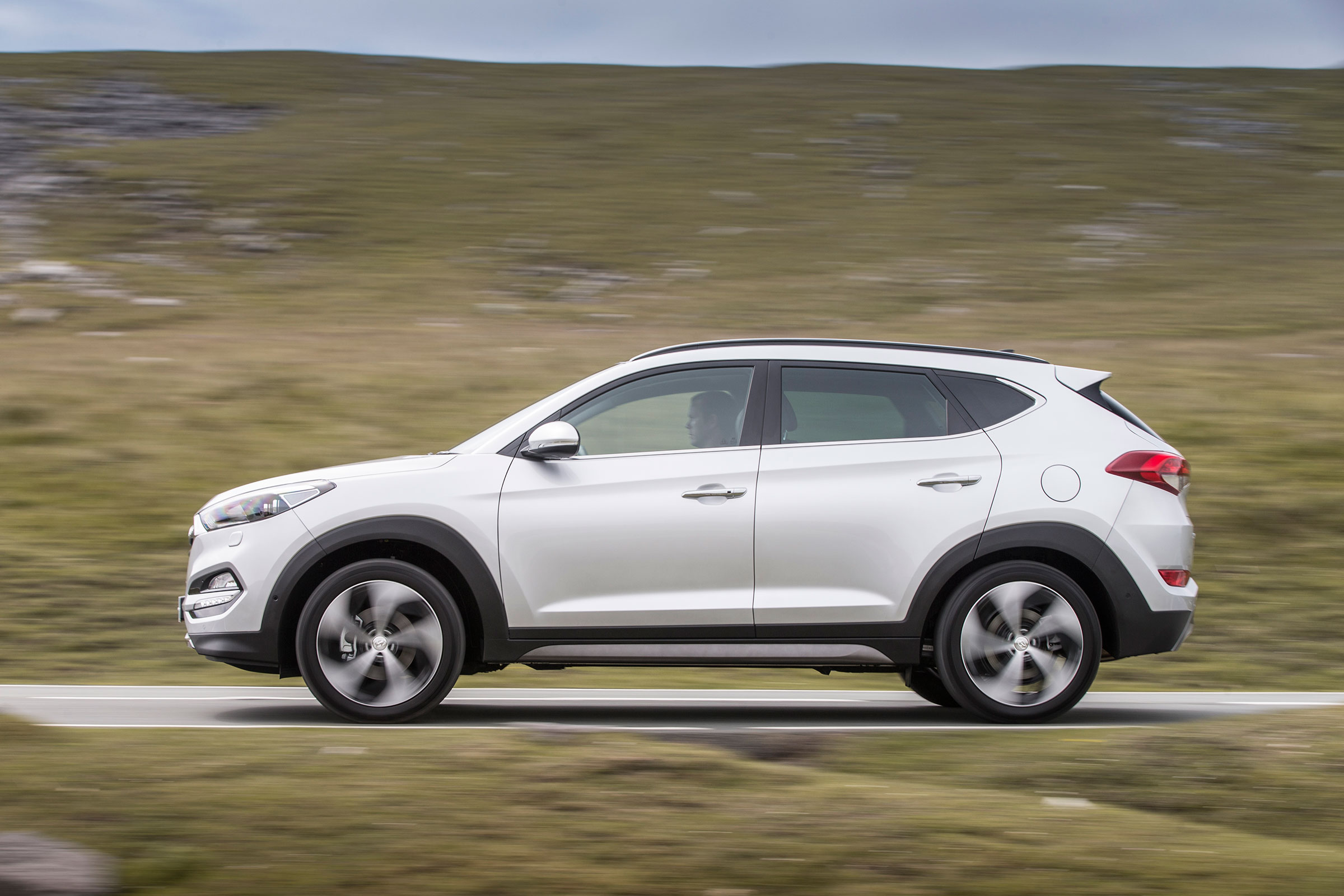 Hyundai Tucson - side