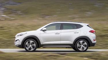 Hyundai Tucson - side