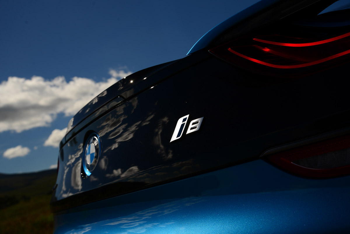 BMW i8 UK badge