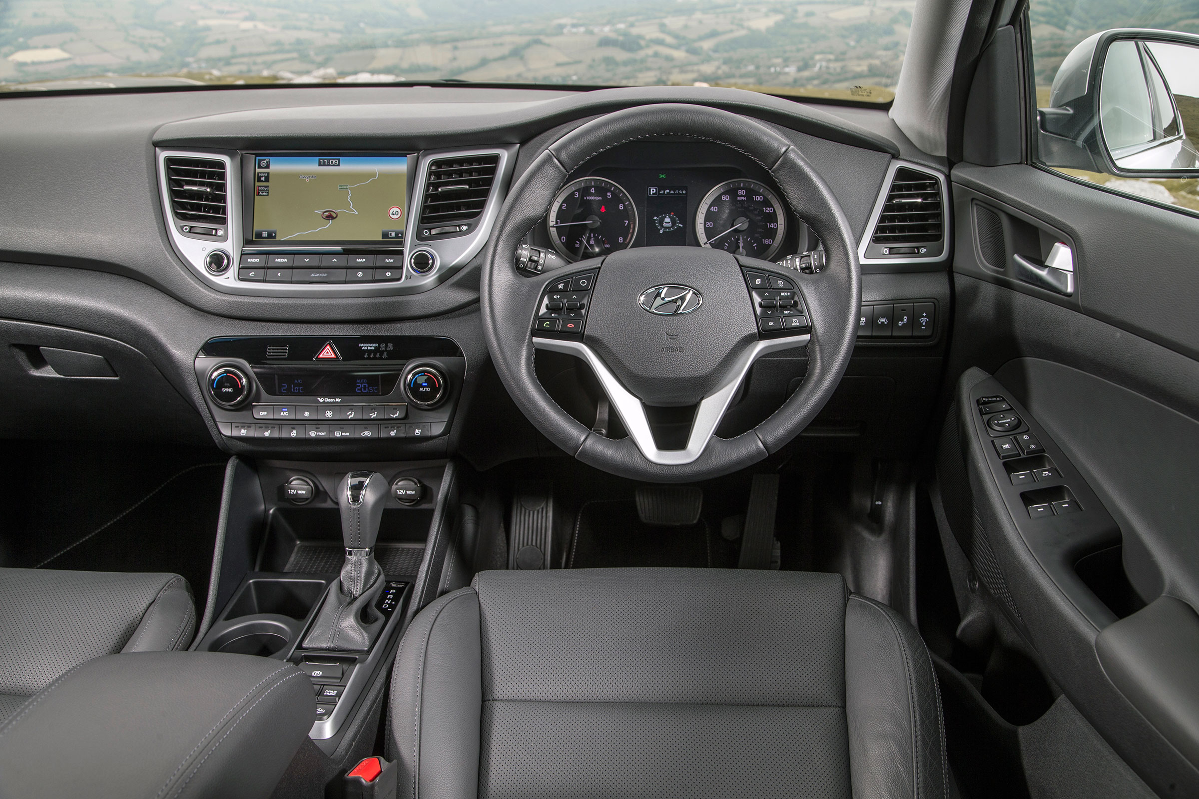 Hyundai Tucson - interior