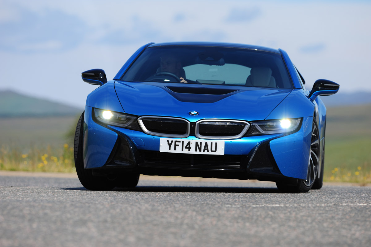 BMW i8 UK action