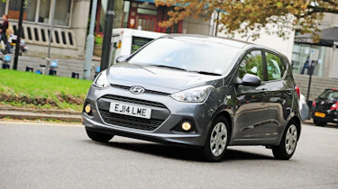 Hyundai i10 front cornering
